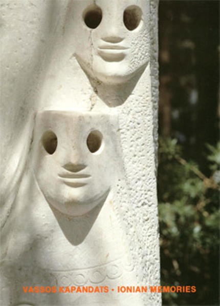 Το εξώφυλλο της έκδοσης Vassos Kapandais: Ionian Memories με τίτλο, πληροφορίες και άγαλμα με δύο πρόσωπα. 