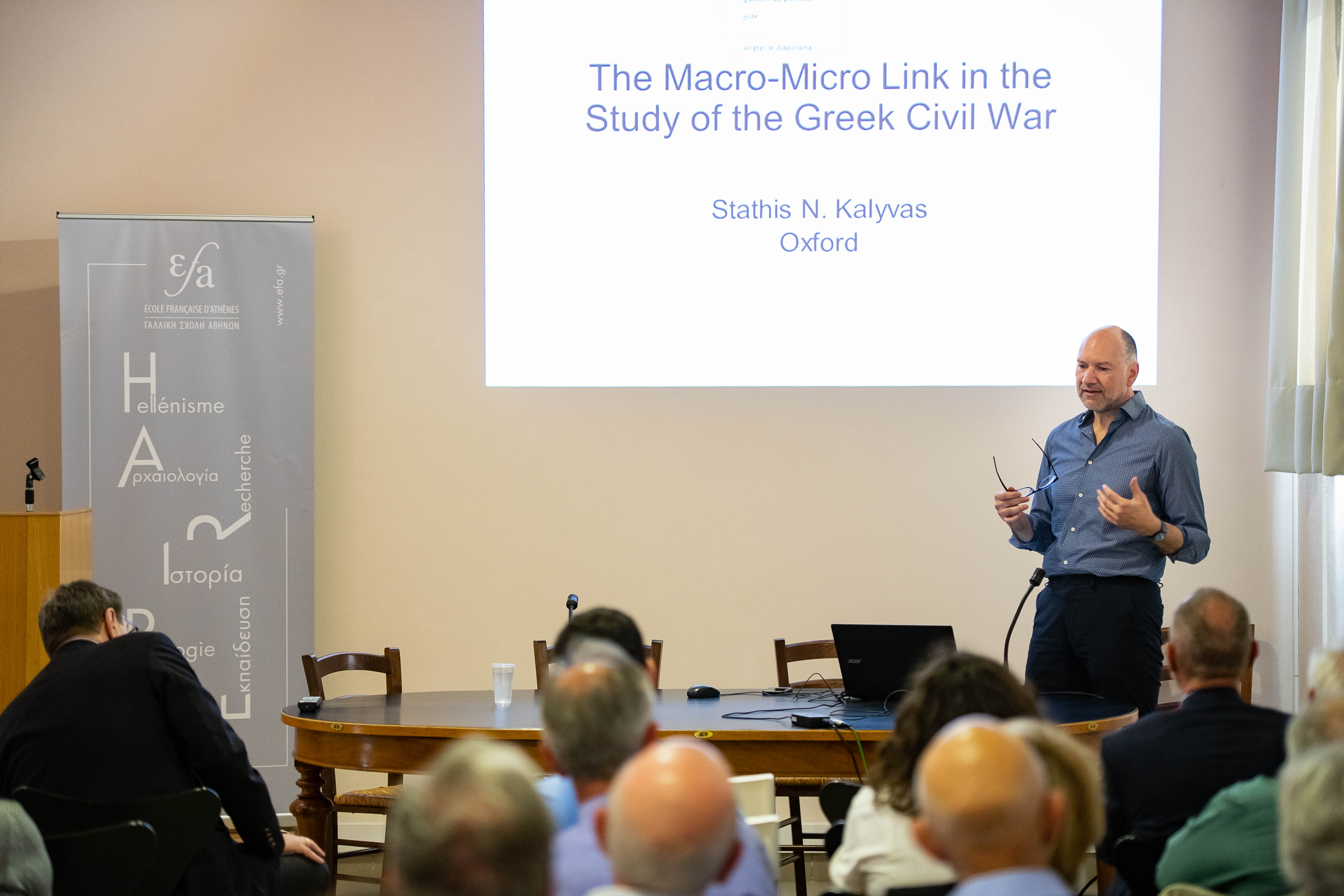 Παρουσίαση ομιλητή στο Ανοιχτό Σεμινάριο Οικονομικής Ιστορίας.  Παρουσίαση ομιλητή στο Ανοιχτό Σεμινάριο Οικονομικής Ιστορίας.