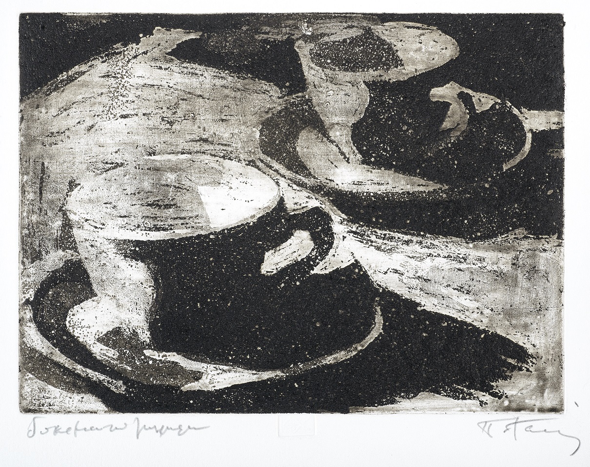 2 teacups on saucers in shades of grey. Work: Cups