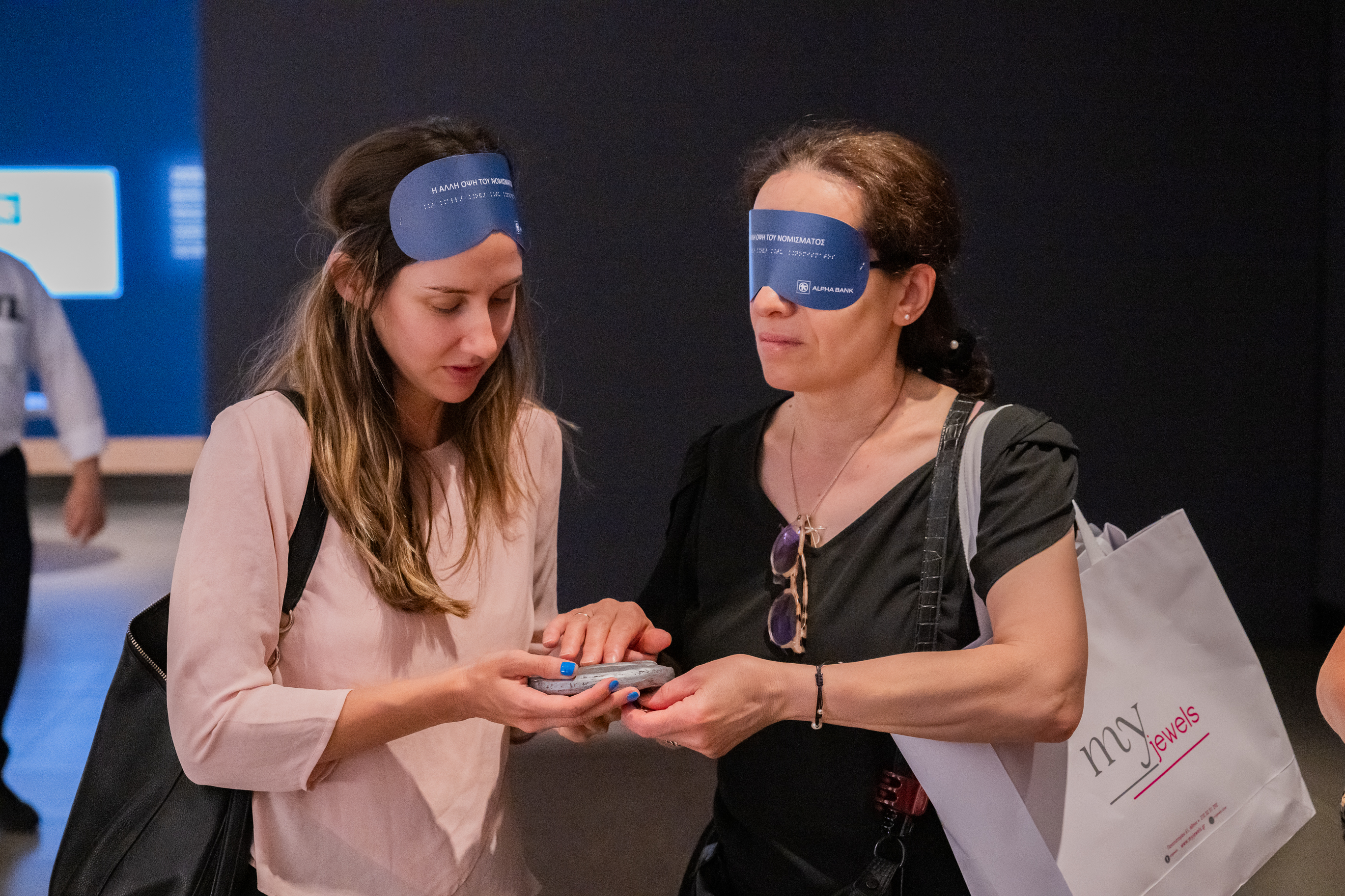 “With eyes shut” experiential guided tour 