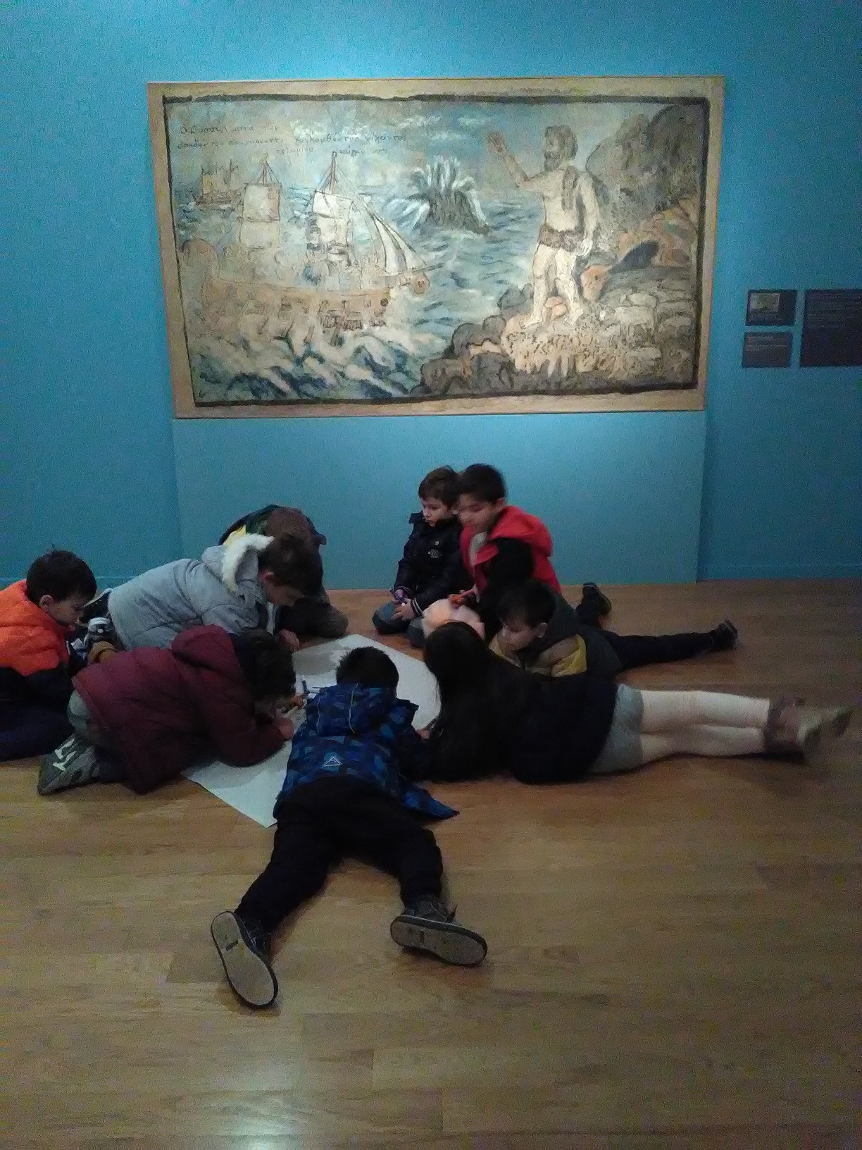 Φωτογραφία από επίσκεψη μαθητών στην έκθεση.  